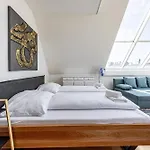 Penthouse Suites By Jr City Apartments